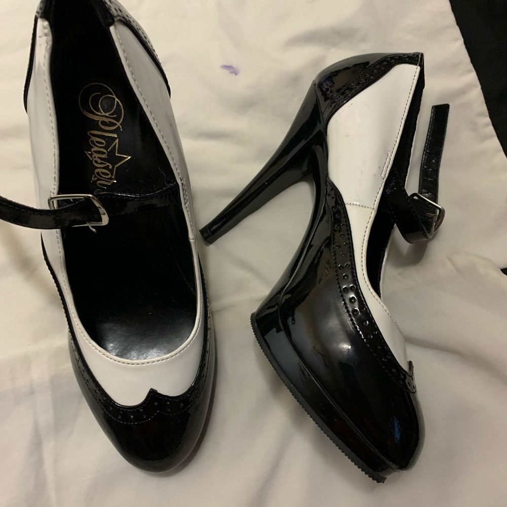 Spectator Pumps